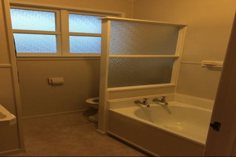 Photo of property in 82 Flanshaw Road, Te Atatu South, Auckland, 0610