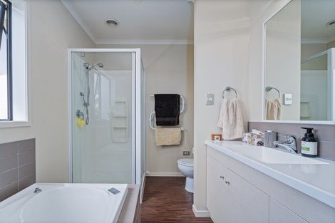 Photo of property in 4 Tarapatiki Drive, Whitianga, 3510