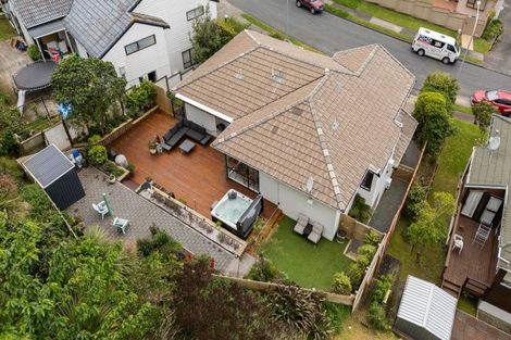 Photo of property in 16 Ordley Grove, Tawa, Wellington, 5028