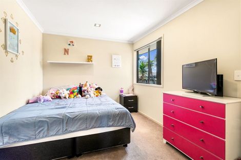 Photo of property in 70 South Kensington Way, Henderson, Auckland, 0612