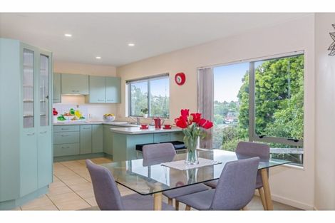 Photo of property in 2/115 Arran Road, Browns Bay, Auckland, 0630