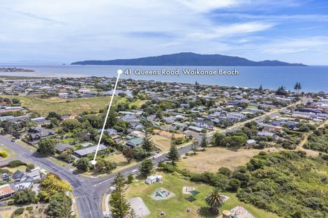 Photo of property in 41 Queens Road, Waikanae Beach, Waikanae, 5036
