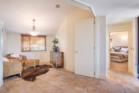 Photo of property in 2 Old Lake Road, Narrow Neck, Auckland, 0624