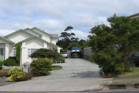 Photo of property in 11 Fulmar Way, Unsworth Heights, Auckland, 0632