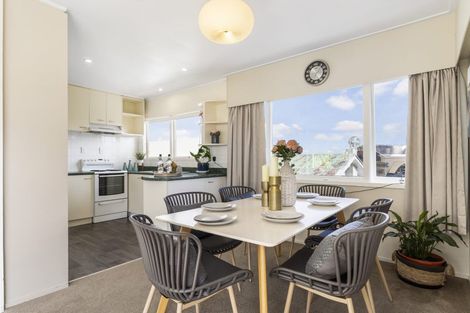 Photo of property in 21a Cleve Road, Green Bay, Auckland, 0604