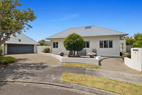 Photo of property in 3 Waiwera Place, Merrilands, New Plymouth, 4312