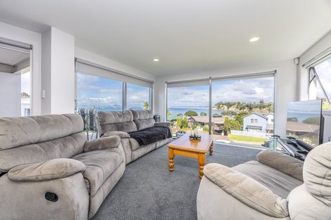 Photo of property in 18 Zita Avenue, Matakatia, Whangaparaoa, 0930