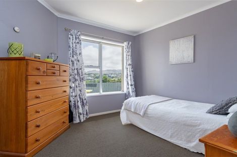 Photo of property in 5 Peach Tree Grove, Maungaraki, Lower Hutt, 5010