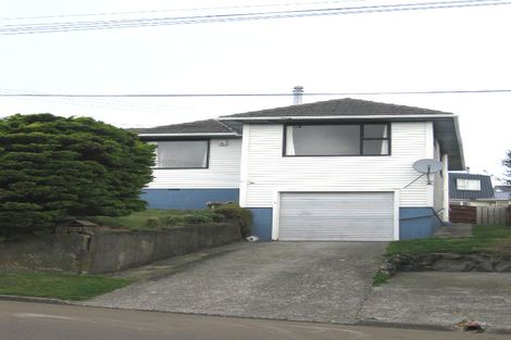 Photo of property in 4 Baylands Drive, Newlands, Wellington, 6037