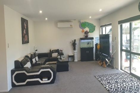 Photo of property in 18b Riverpark Crescent, Henderson, Auckland, 0610
