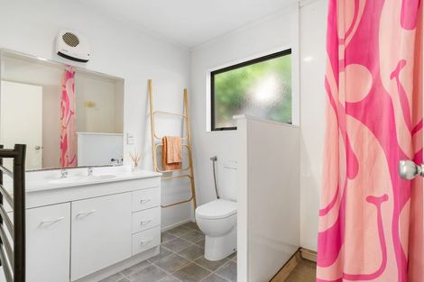 Photo of property in 15a Mount Avenue, Pauanui, Hikuai, 3579