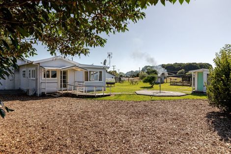Photo of property in 12 Mara Street, Mangatainoka, Pahiatua, 4982