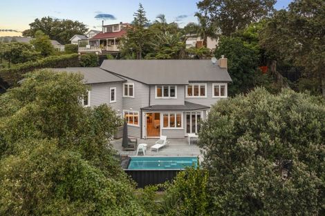 Photo of property in 28a Waterview Road, Stanley Point, Auckland, 0624