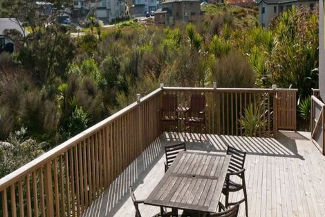 Photo of property in 16 Borneo Drive, Fairview Heights, Auckland, 0632