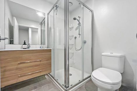 Photo of property in 33 Tokai Place, Glen Eden, 0602