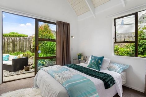 Photo of property in 1/131 Carlisle Road, Northcross, Auckland, 0632