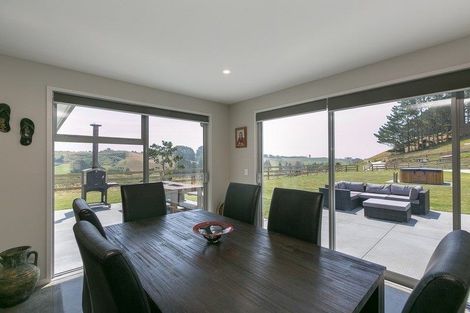 Photo of property in 652 Kelly Road, Lepperton, New Plymouth, 4373