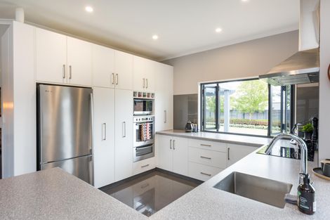 Photo of property in 37 Chestnut Close, Kelvin Grove, Palmerston North, 4414
