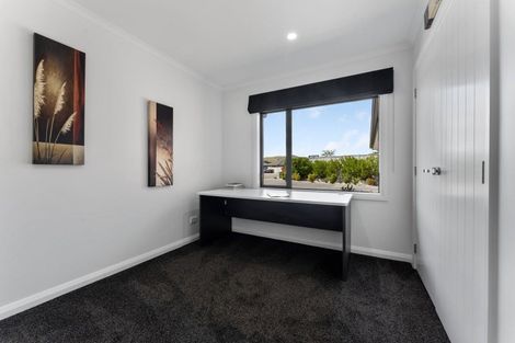 Photo of property in 25 Silicon Way, Fitzherbert, Palmerston North, 4410