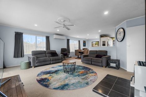 Photo of property in 2 Sheridan Crescent, Leamington, Cambridge, 3432