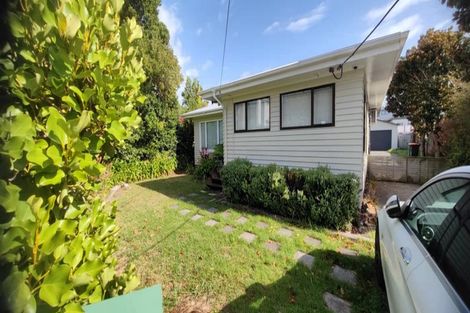 Photo of property in 3 Yeovil Road, Te Atatu Peninsula, Auckland, 0610