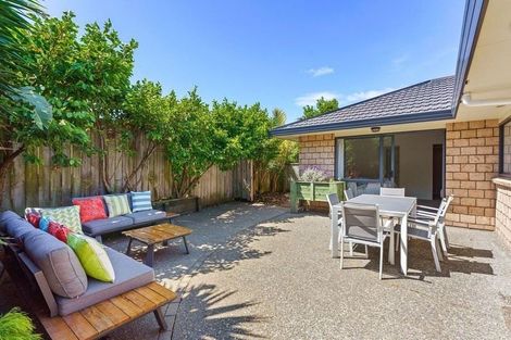 Photo of property in 22 Leanne Way, Waikanae Beach, Waikanae, 5036