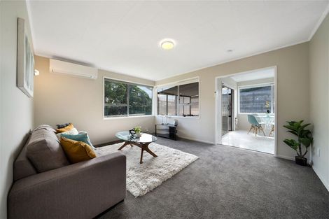 Photo of property in 24 Killington Crescent, Mangere, Auckland, 2022