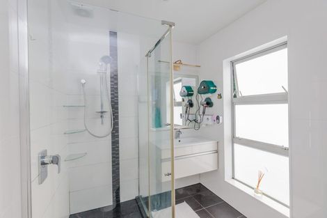 Photo of property in 202 Westchester Drive, Churton Park, Wellington, 6037