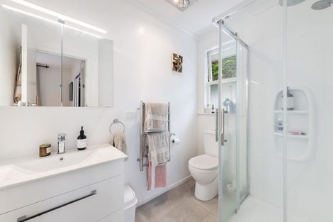 Photo of property in 21 Chartwell Avenue, Glenfield, Auckland, 0629