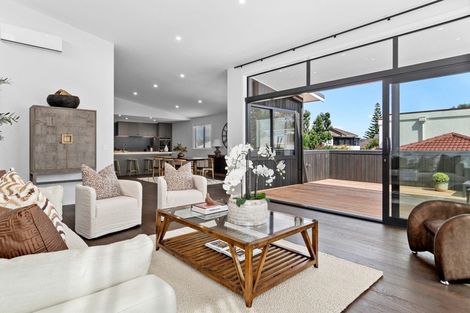 Photo of property in 337 Devonport Road, Tauranga, 3110