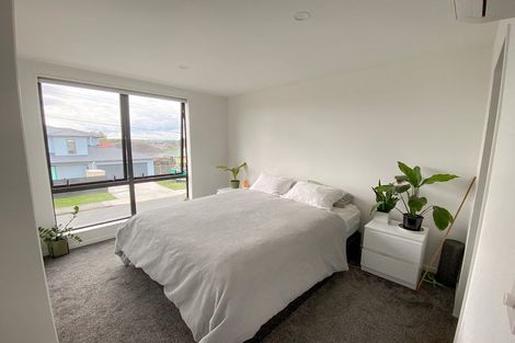 Photo of property in 2/103 Flanshaw Road, Te Atatu South, Auckland, 0610