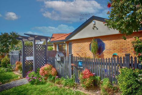 Photo of property in 16 Red Hibiscus Road, Stanmore Bay, Whangaparaoa, 0932