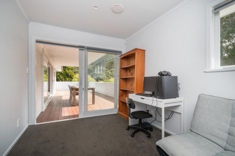 Photo of property in 142 Waitakere Road, Waitakere, Henderson, 0782