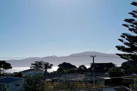 Photo of property in 75 Seaview Road, Paraparaumu Beach, Paraparaumu, 5032