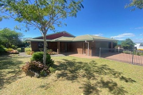 Photo of property in 142 Botany Road, Botany Downs, Auckland, 2010