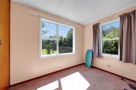 Photo of property in 28 Camellia Avenue, Bell Block, New Plymouth, 4312