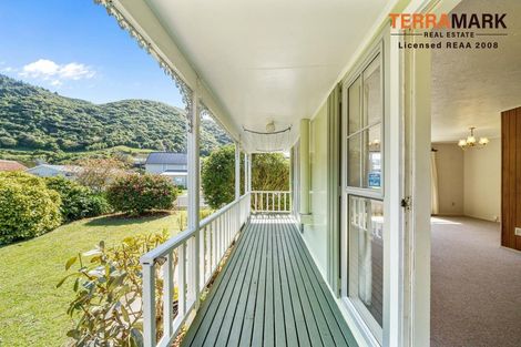 Photo of property in 54 Hartford Crescent, Totara Park, Upper Hutt, 5018