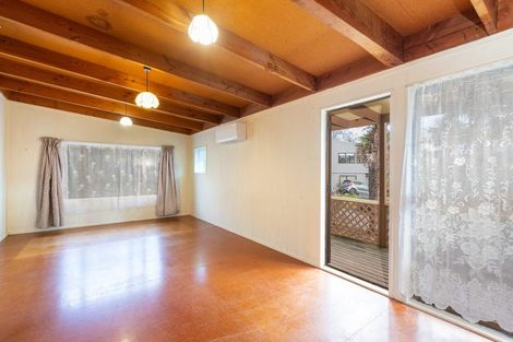 Photo of property in 17 Harbour View Road, Leigh, 0985