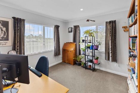 Photo of property in 28 Abby Road, Fitzherbert, Palmerston North, 4410