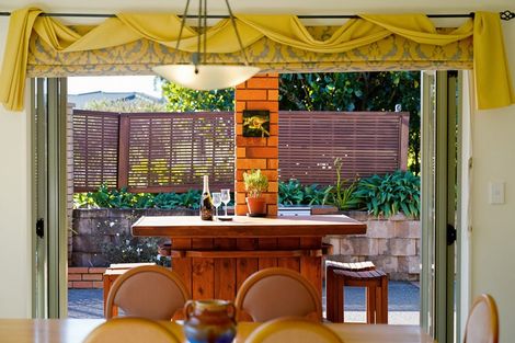 Photo of property in 2 Burgundy Park Avenue, Henderson, Auckland, 0612