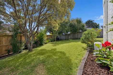 Photo of property in 1/7 Tusac Place, Totara Vale, Auckland, 0627
