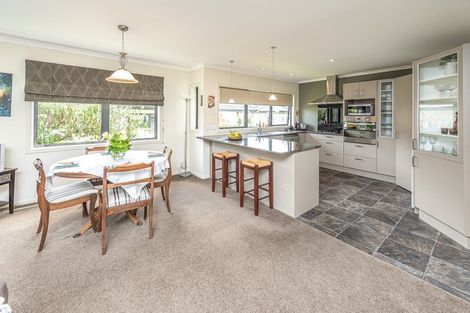 Photo of property in Caversham Park, 2/33 Caversham Road, Westmere, Whanganui, 4501