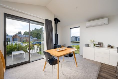 Photo of property in 17 Mount Creighton Crescent, Wanaka, 9305