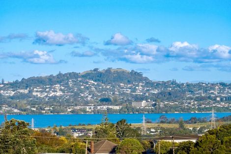 Photo of property in 18 Cityview Place, Massey, Auckland, 0614