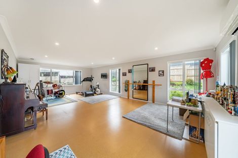 Photo of property in 21 Flotilla Place, Whitby, Porirua, 5024