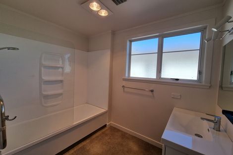 Photo of property in 27 Kenney Crescent, Fairfield, Hamilton, 3214