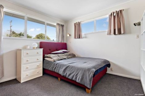 Photo of property in 22 Royal Road, Massey, Auckland, 0614