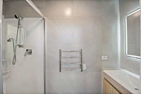 Photo of property in 3 Kathleen Street, Totara Vale, Auckland, 0627