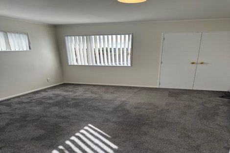 Photo of property in 1/9 Santiago Crescent, Unsworth Heights, Auckland, 0632