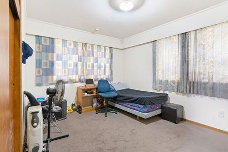 Photo of property in 1 Riverpark Crescent, Henderson, Auckland, 0610